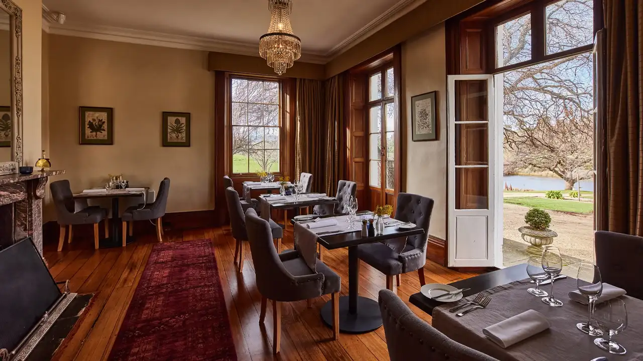 Buscombes Restaurant entrance