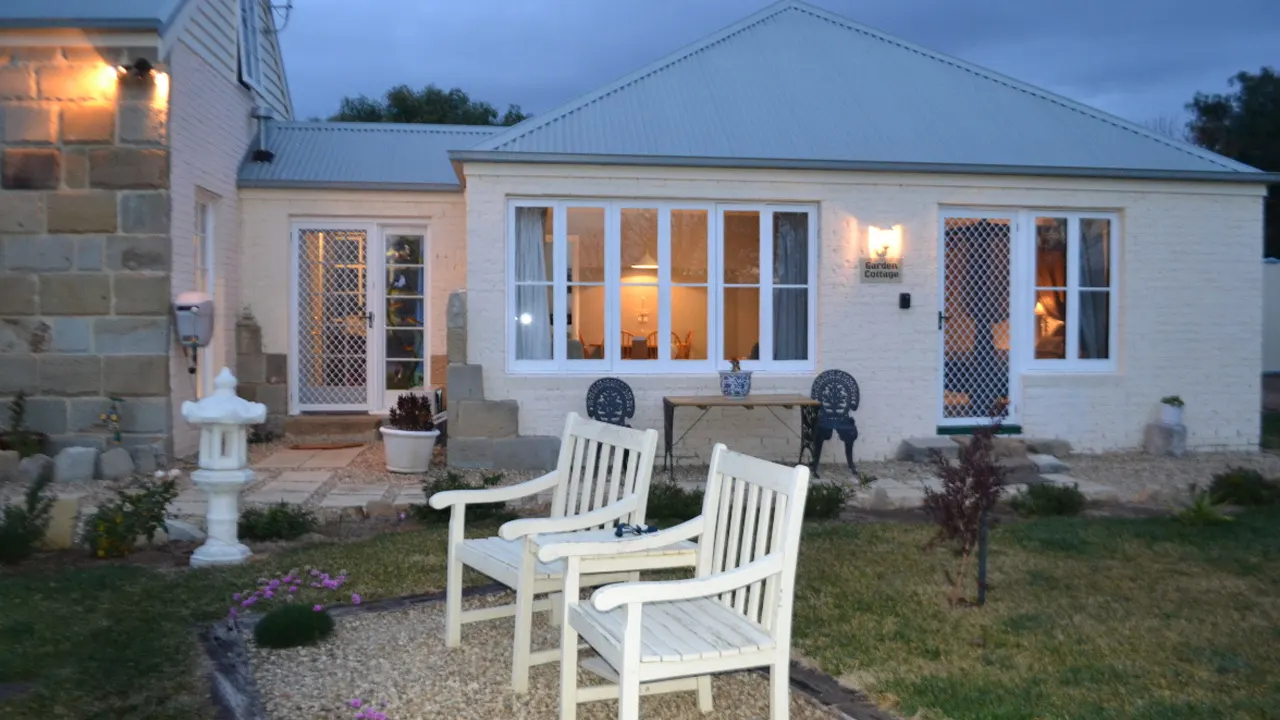 Mulberry Cottage garden cottage