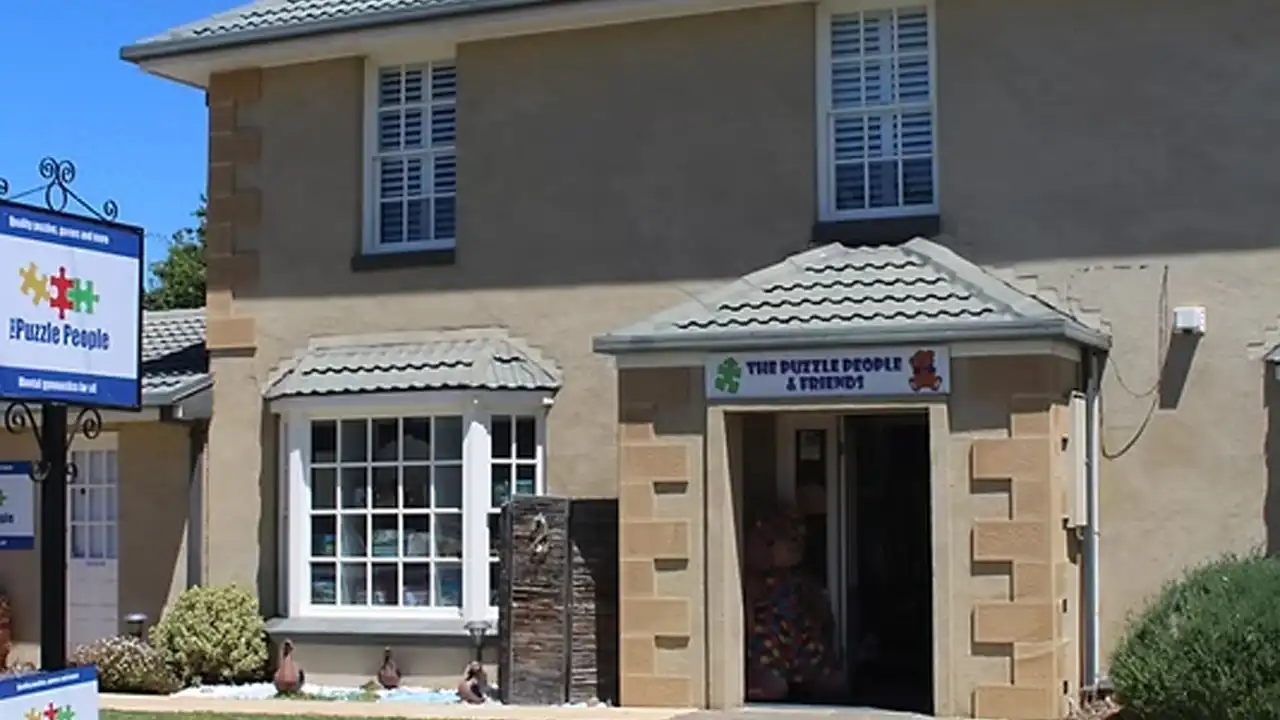 The Puzzle People Outside