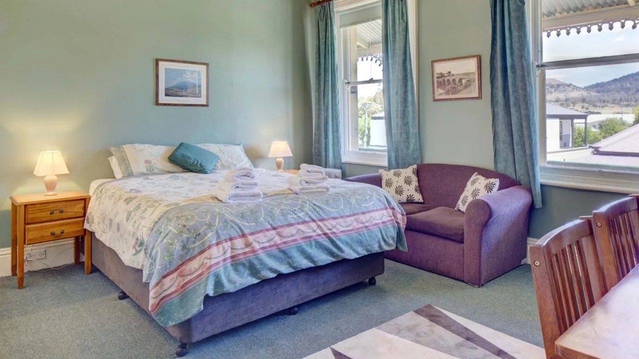 richmond arms bedroom